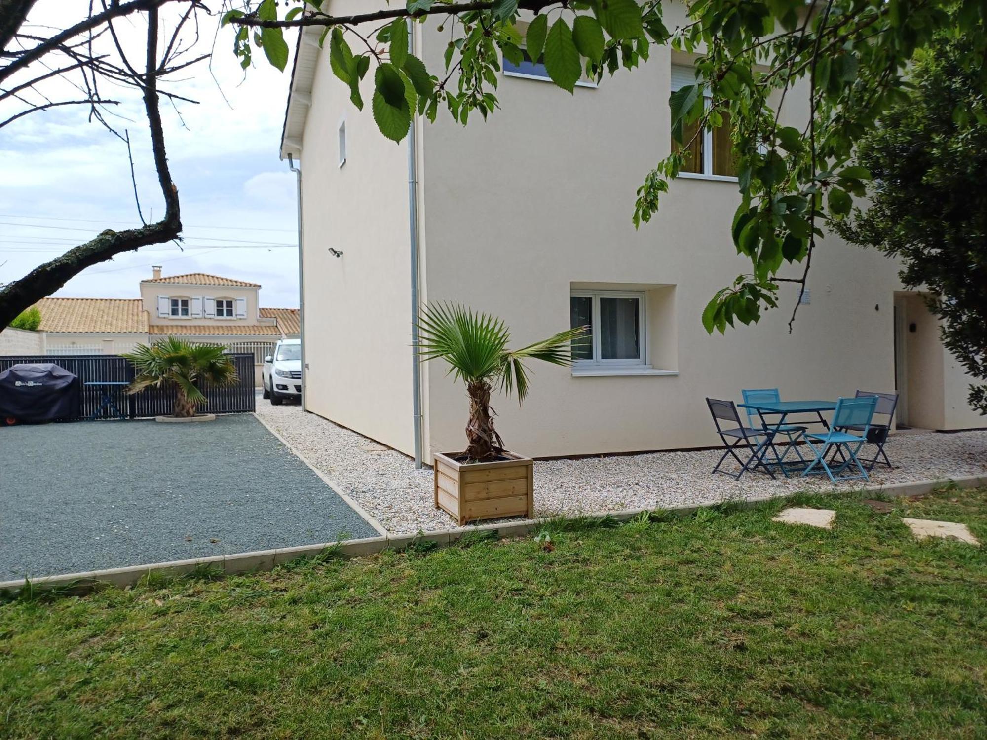 L'Echappee Belle Apartment Bessines Exterior photo